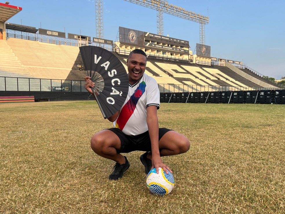 Gay drag queen e torcedor do Vasco respeite a história de Nando Gald