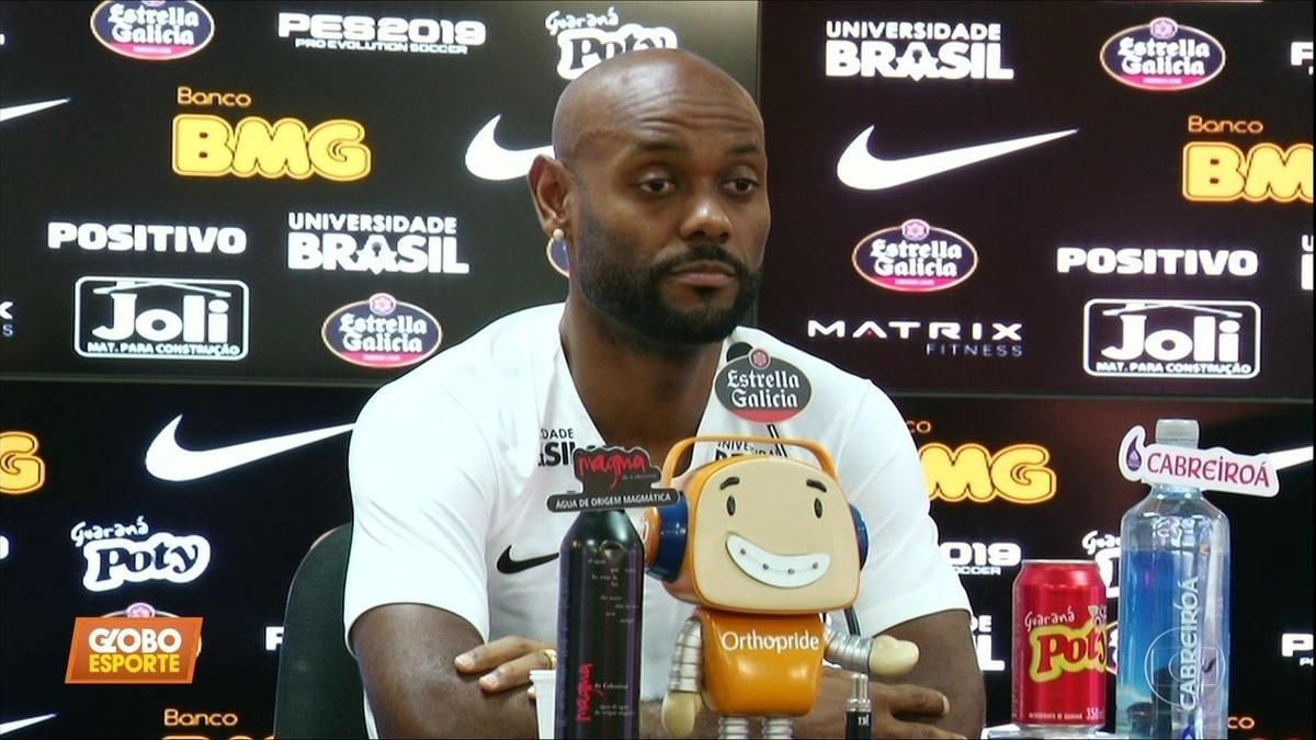 Vagner Love Carille Testa 15 Jogadores De Linha Do Corinthians