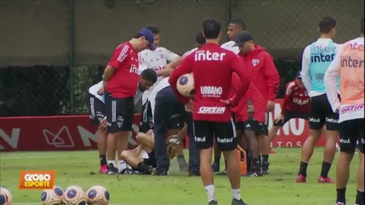 Antony Sofre Entorse No Tornozelo Deixa Treino Do S O Paulo Mais Cedo