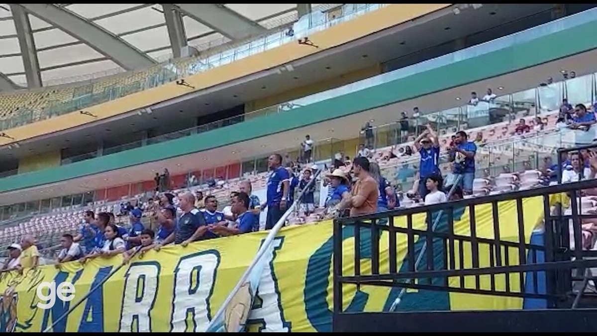 Torcida Do Na A Chama Time De Sem Vergonha E Atira Objetos Ap S