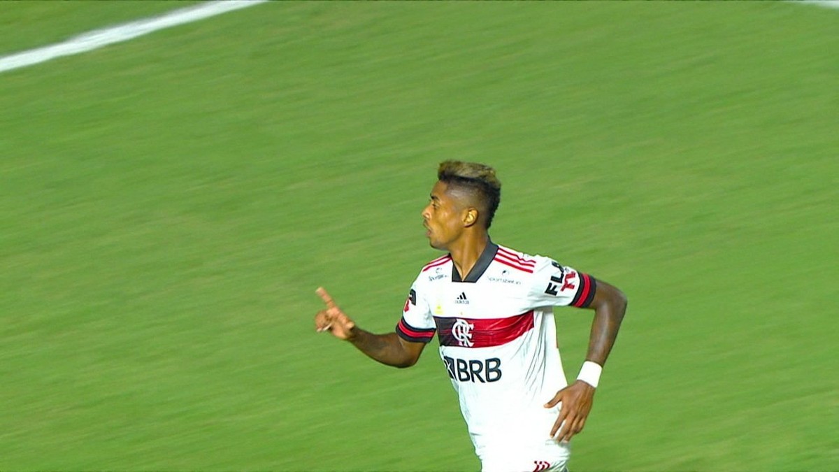 Bruno Henrique Do Flamengo Isenta Fernando Miguel Do Vasco De Culpa