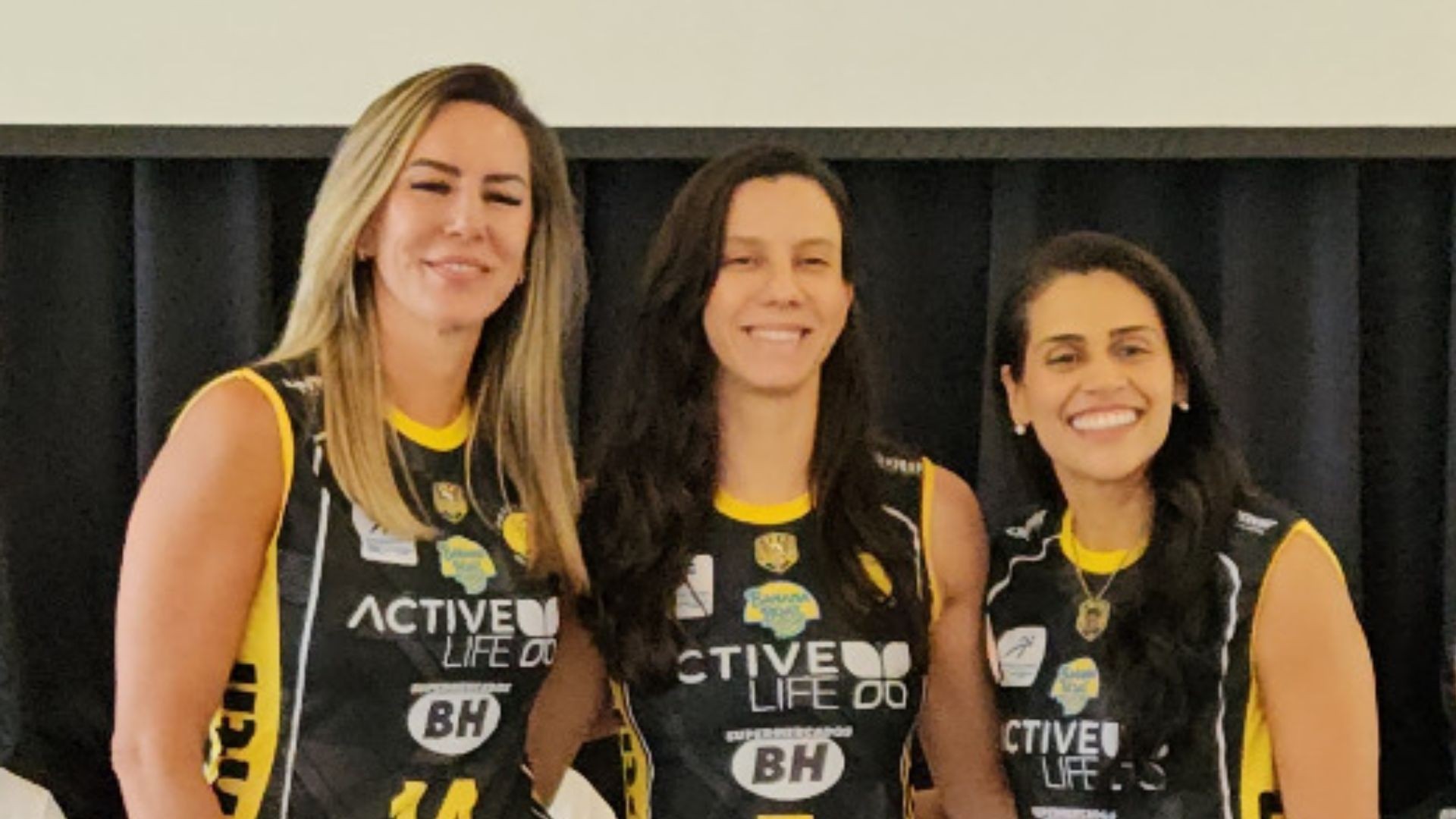 Grávida, levantadora Macris vai seguir no elenco do Praia Clube para a temporada 2026/27
