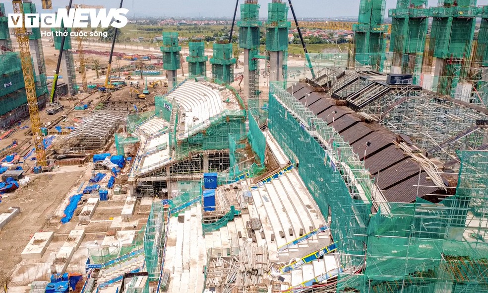 Confira imagens das obras no estádio VinFast Stadium, no Vietnã — Foto: VTC News