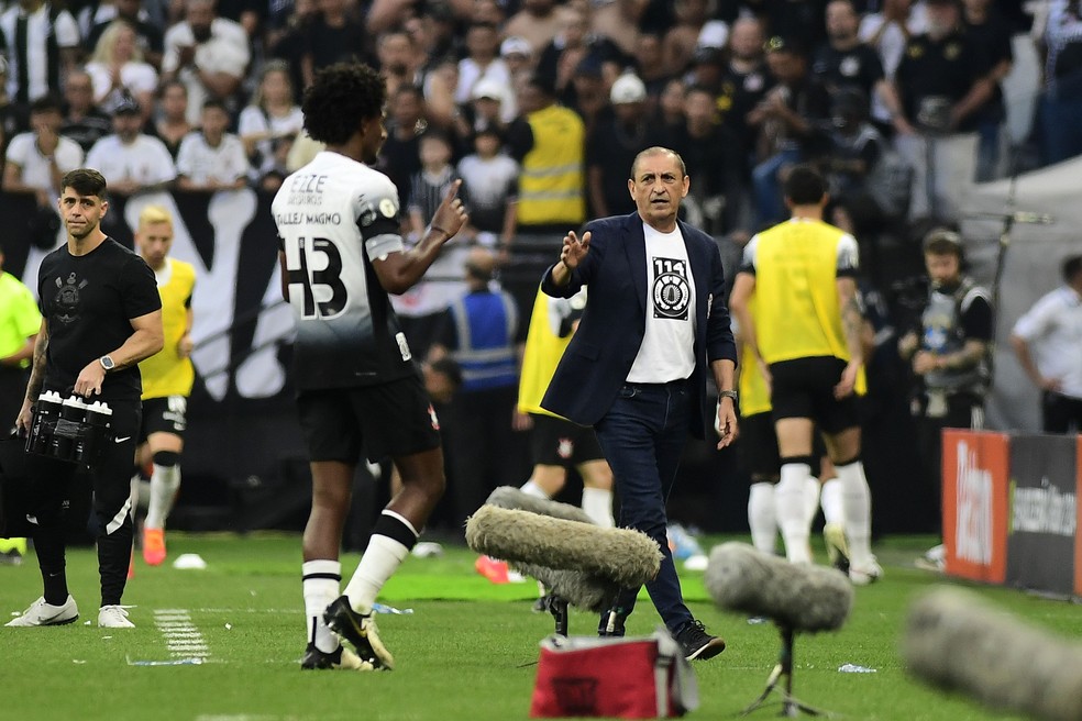 Talles Magno, do Corinthians, foi substituído no segundo tempo — Foto: Marcos Ribolli