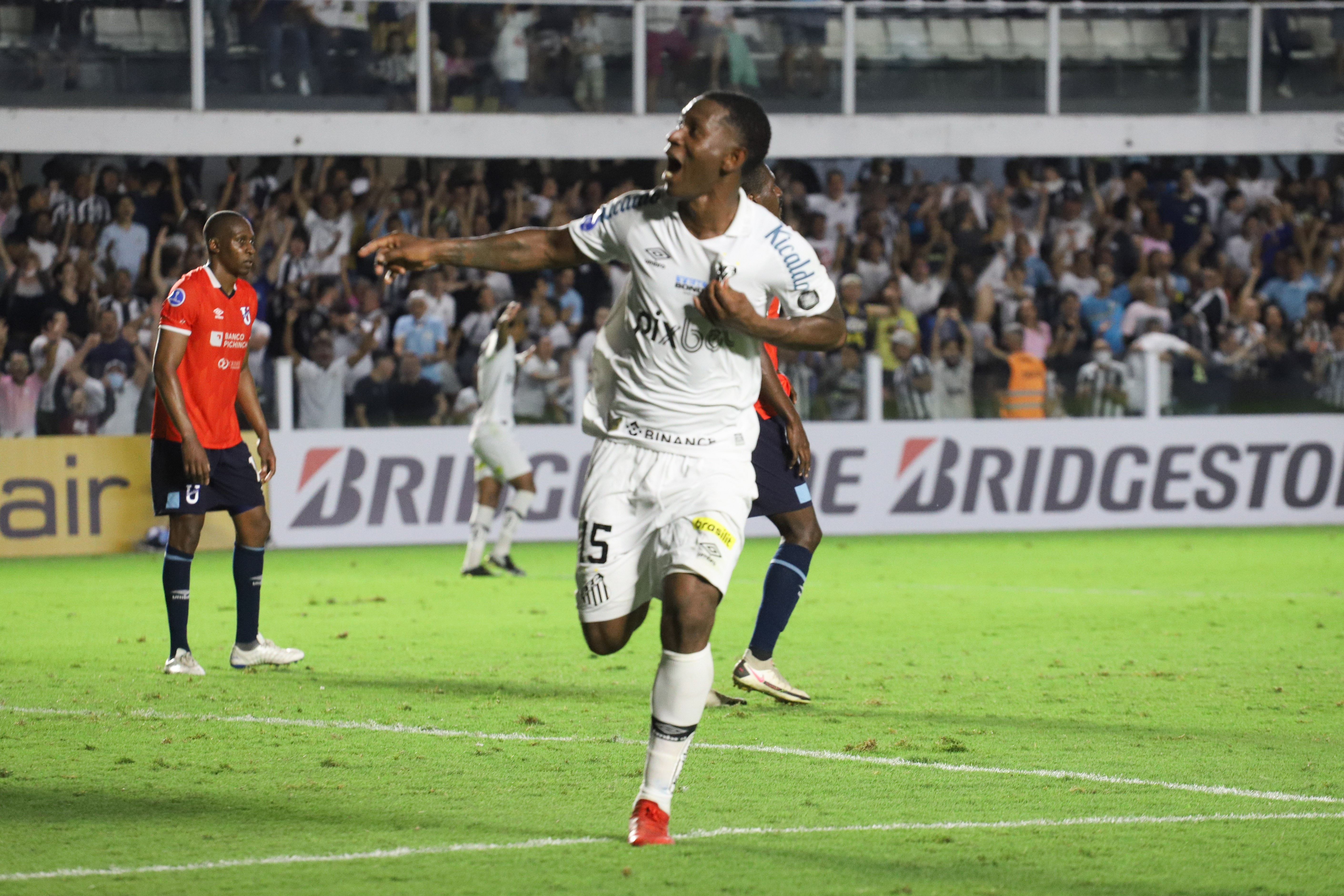 Angulo, ex-Santos, sofre atentado no Equador; jogadores foram ameaçados antes de jogo