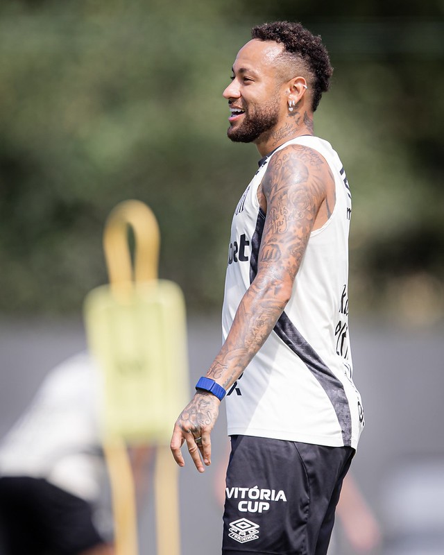 Virose tira Neymar de treino, mas craque deve reforçar o Santos na Copa Sul-Americana