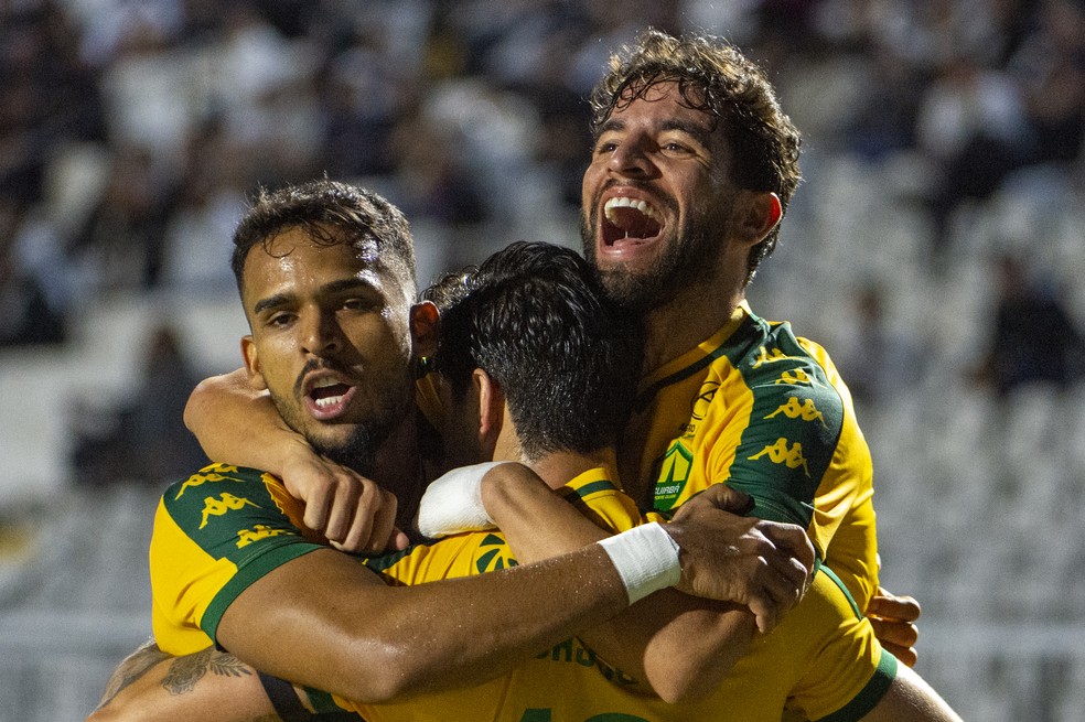 Jogadores do Cuiabá durante partida