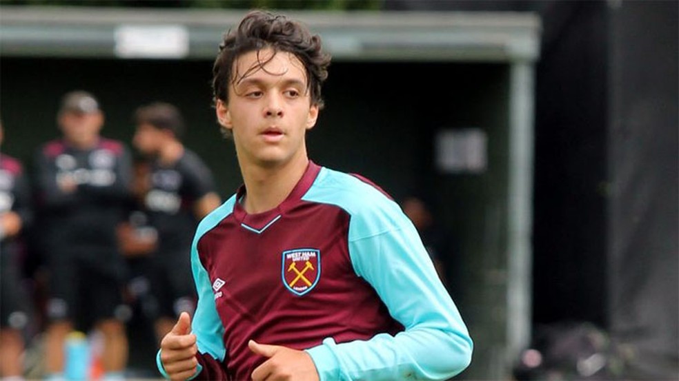 Bernardo Rosa em sua passagem pelo futebol europeu.