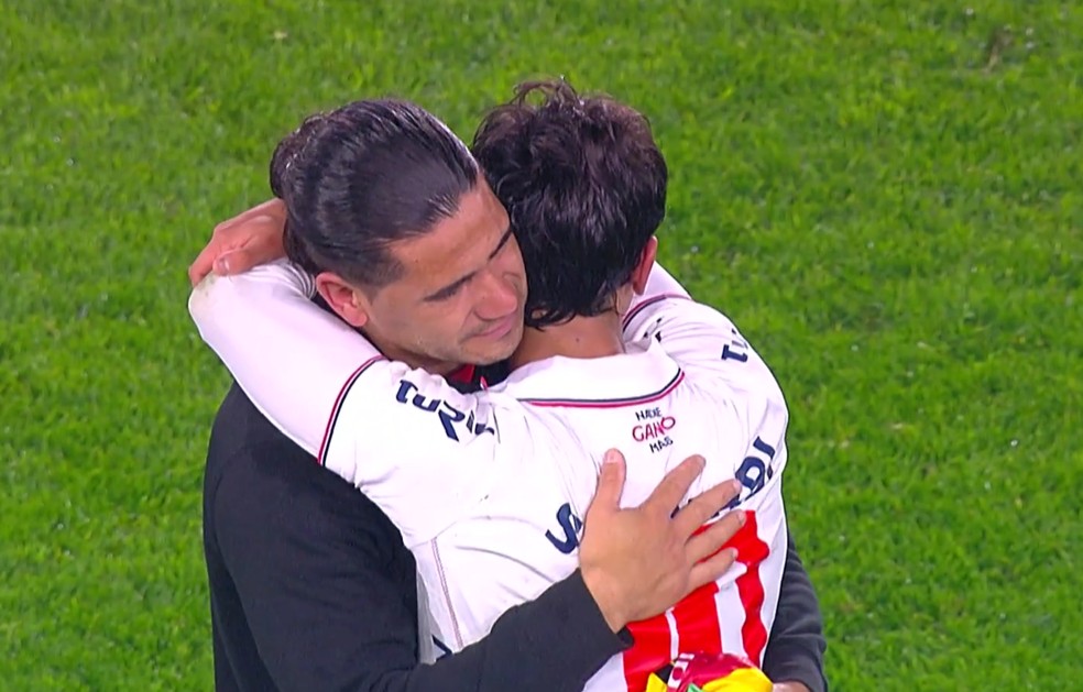 Pai e filho se enfrentam em Nacional x Progresso no Campeonato Uruguaio — Foto: Reprodução / AUFTV