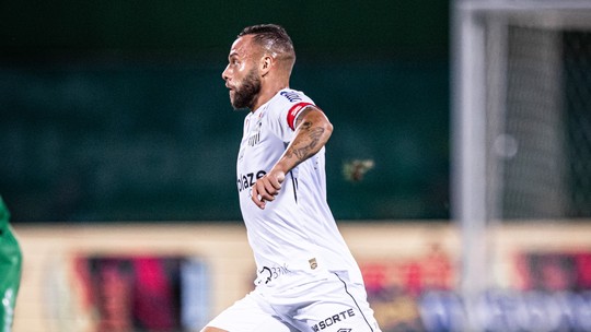 Guilherme celebra fimapostas on lineapostas on line em large sennalarge sennajejum no Santos e cobra melhora na defesa - Foto: (Raul Baretta/ Santos FC.)