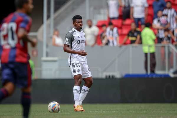 Grêmio acerta contratação de Jemerson e mira zagueiro do Atlético-MG