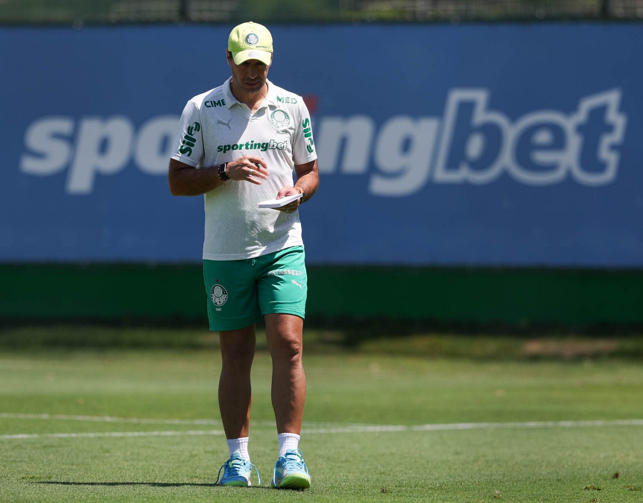 Palmeiras enfrenta Atlético-MG sem Felipe Anderson e inicia preparação após desfalque importante