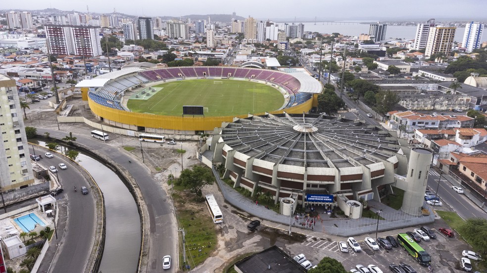 Vista aérea da Arena Batistão e do Ginásio Constâncio Vieira, em Aracaju — Foto: Igor Matias/Secom
