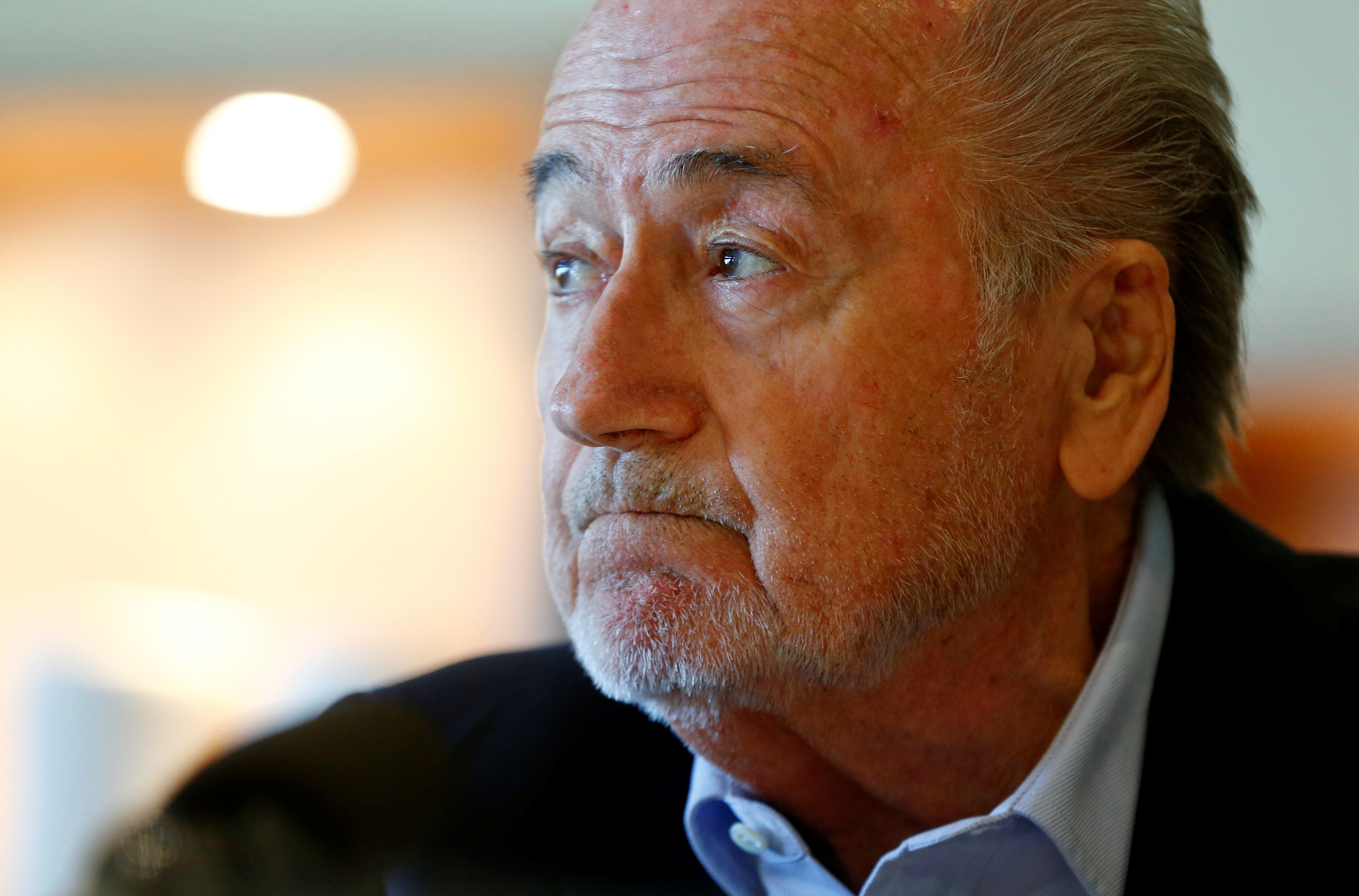 Blatter critica caso Balogun: "Cartões vermelhos não são revertidos por ligações políticas"