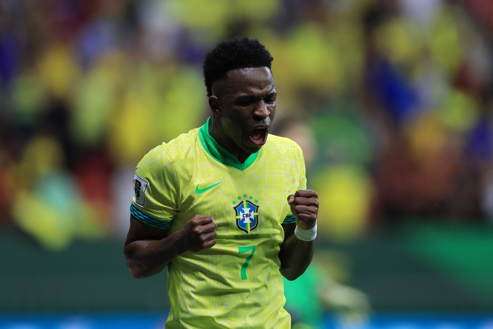 Vini Jr comemora gol em Brasil x Colômbia — Foto: Getty Images