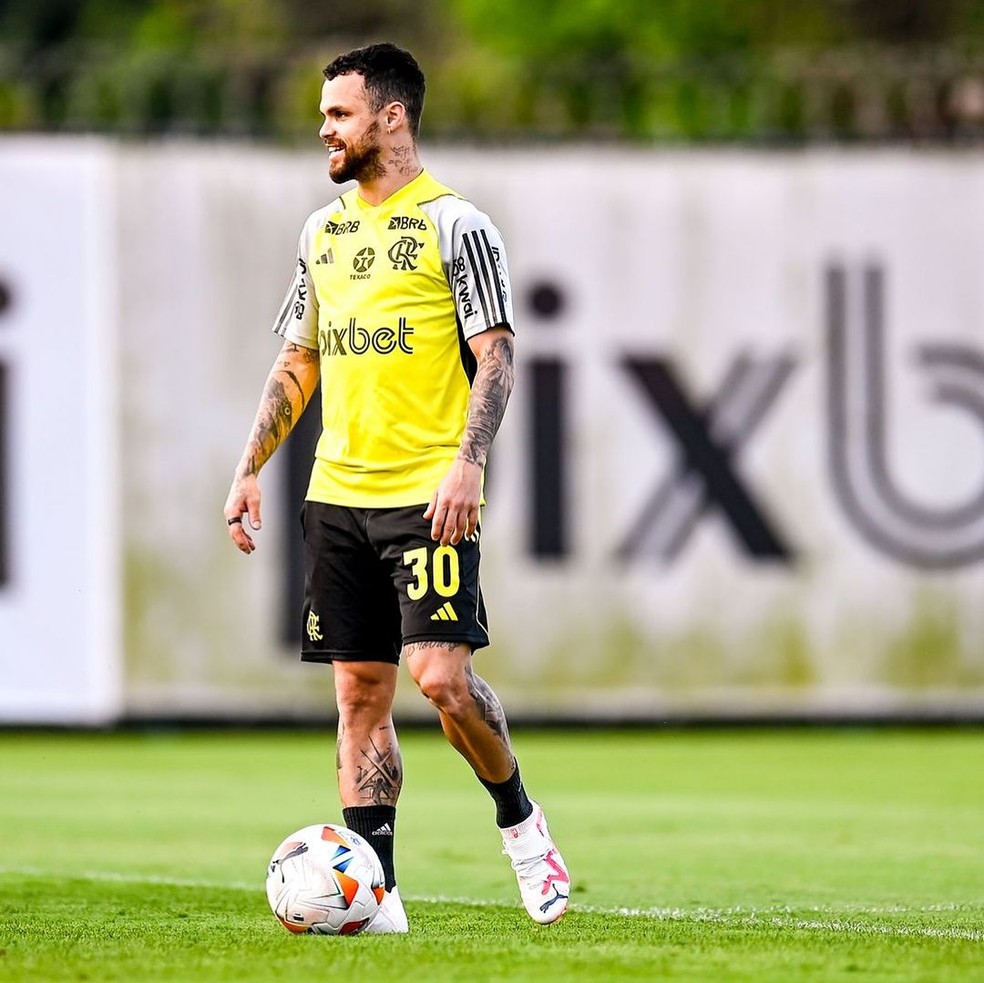 Michael já começou a treinar com bola no Flamengo após a lesão — Foto: Marcelo Cortes / CRF