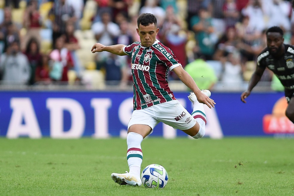 Leo Fernandez perde pênalti em Fluminense x Santos — Foto: Alexandre Durão / ge
