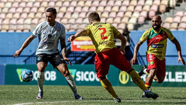 Manaus e Brusque ficaram no empate sem gols no primeiro tempo
