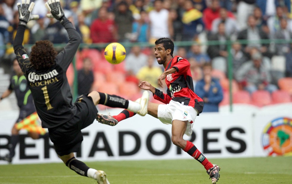 Leo Moura, America do M&eacute;xico x Flamengo (2008) &mdash; Foto: Ag&ecirc;ncia o Globo