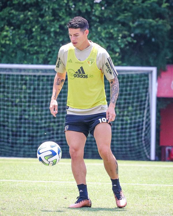James treina pelo segundo dia seguido e pode reforçar o São Paulo no clássico contra o Santos
