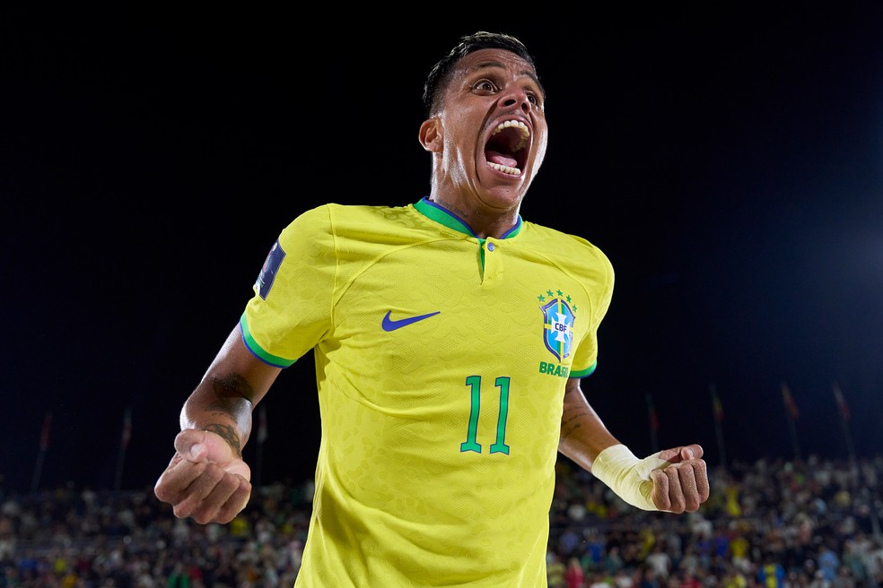 Mauricinho foi eleito o Bola de Prata na Copa do Mundo de Futebol de Areia — Foto: Aitor Alcalde - FIFA/FIFA via Getty Images