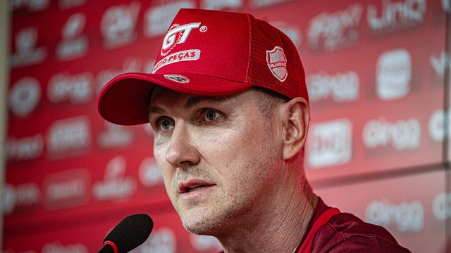 Paulo Turra, técnico do Vila Nova