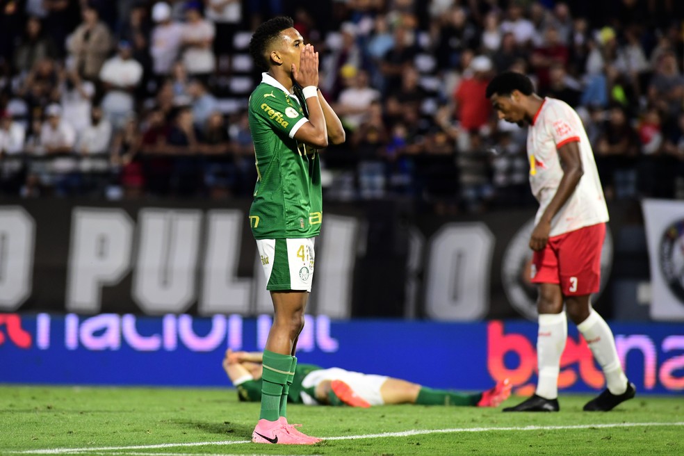 Estêvão jogou o segundo tempo de Bragantino x Palmeiras — Foto: Marcos Ribolli