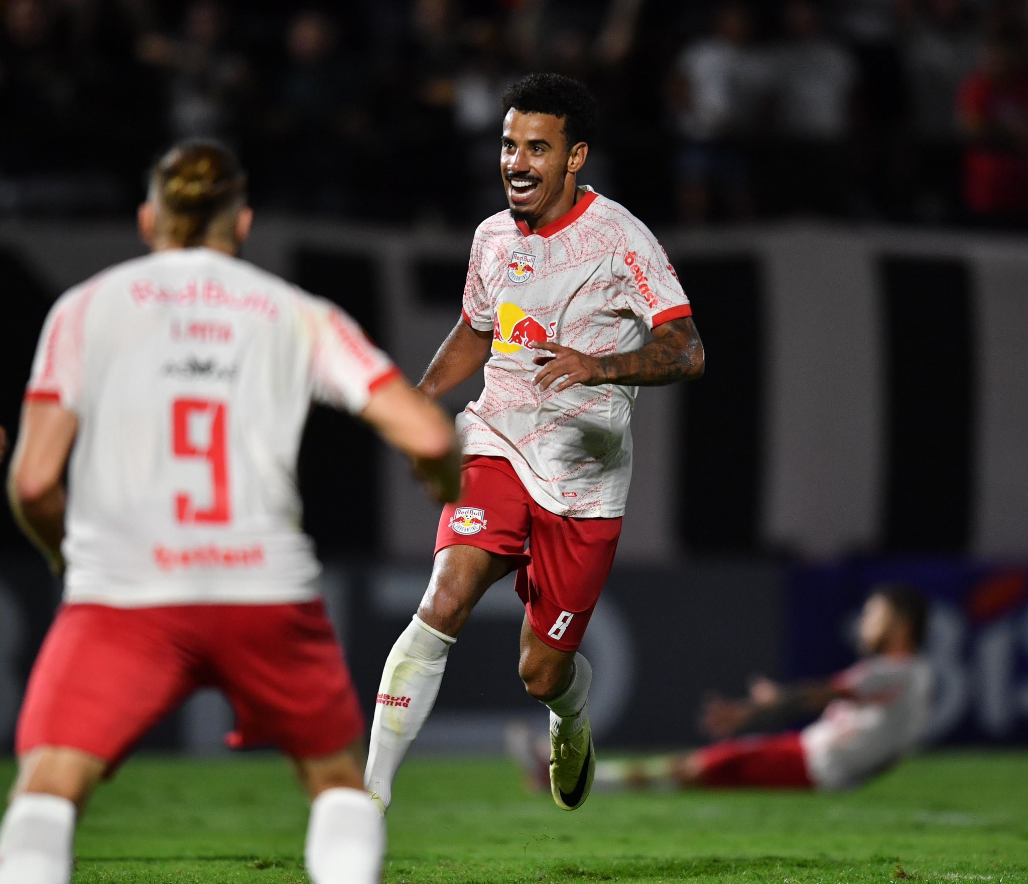 Palmeiras e Bragantino negociam transferências de Fabinho e Lucas Evangelista