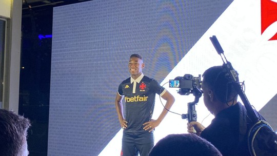 Vasco anuncia novo patrocinador mástercasa de aposta com bonus sem depositoevento no Rio; veja como ficaram as camisas - Foto: (Bruno Murito / ge)