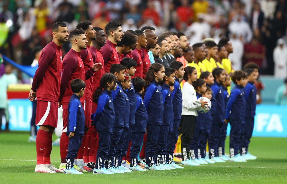 Catar é o primeiro anfitrião a perder na estreia da Copa do Mundo