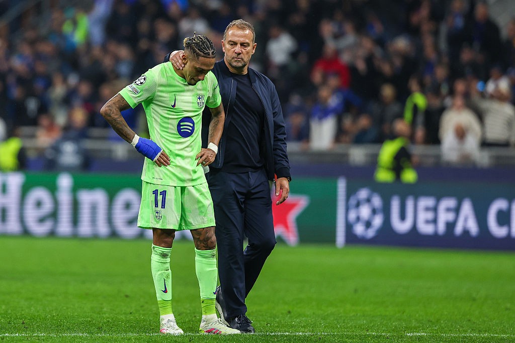 Flick confirma Raphinha fora e questiona jogo pelo Brasil: "Temos que refletir se era necessário"