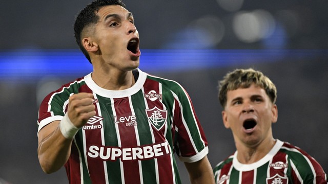 Serna comemora o gol do Fluminense sobre o Vasco