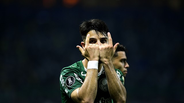 Flaco López comemora gol do Palmeiras contra o Sporting Cristal