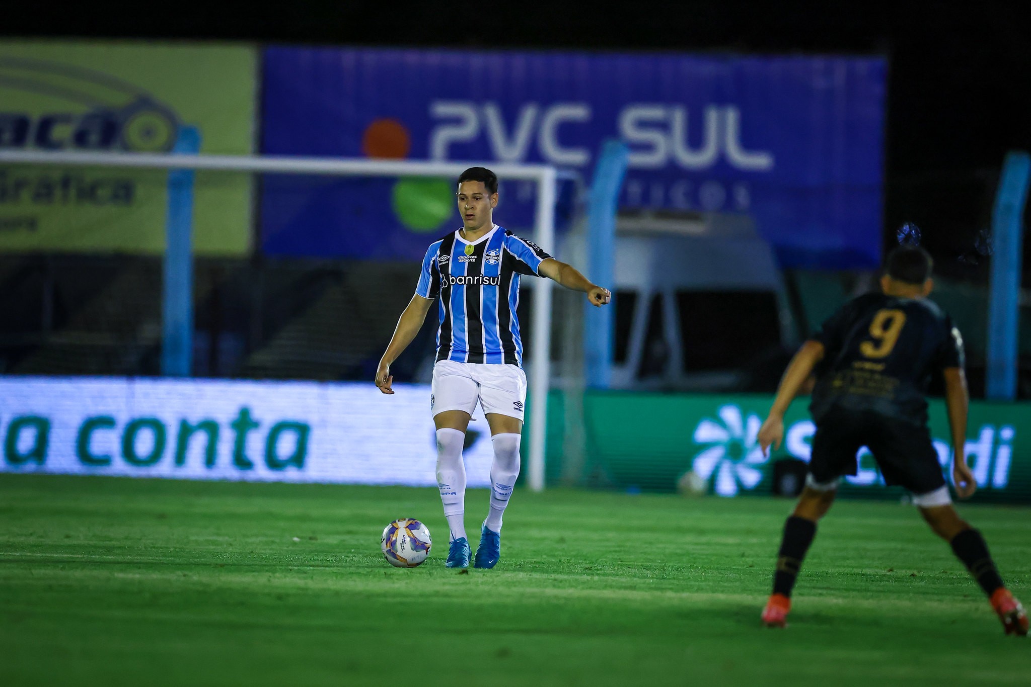 Zagueiro negocia troca do Grêmio pelo Juventude