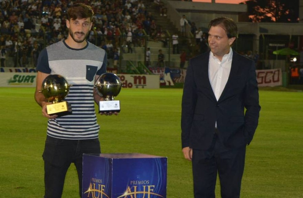 Viña ganhou prêmio de melhor jogador do Campeonato Uruguaio de 2019 — Foto: Divulgação / AUF