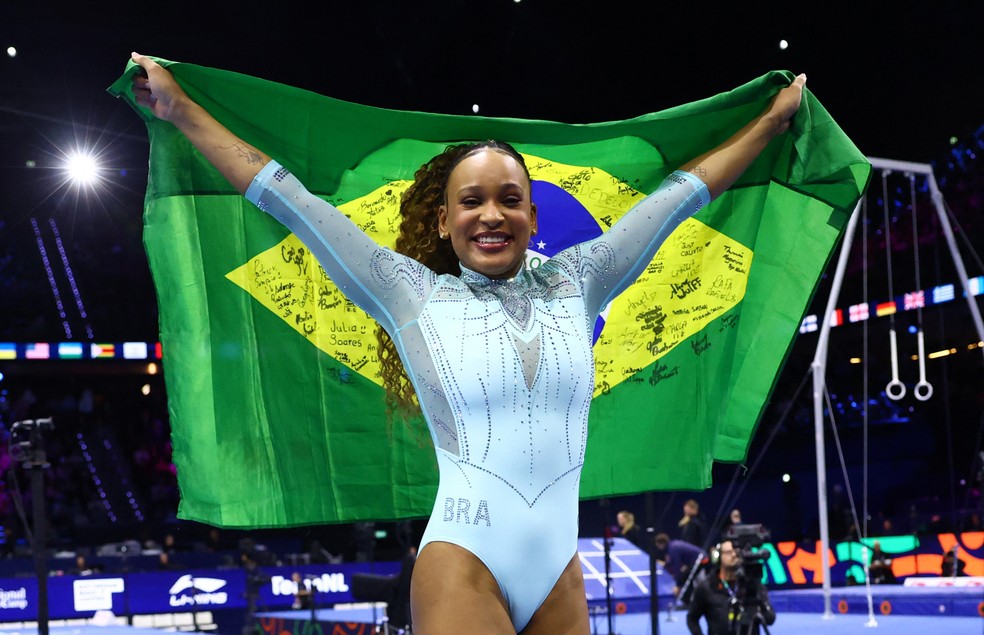 Rebeca Andrade é ouro no salto sobre a mesa no Mundial 2026 — Foto: REUTERS/Yves Herman