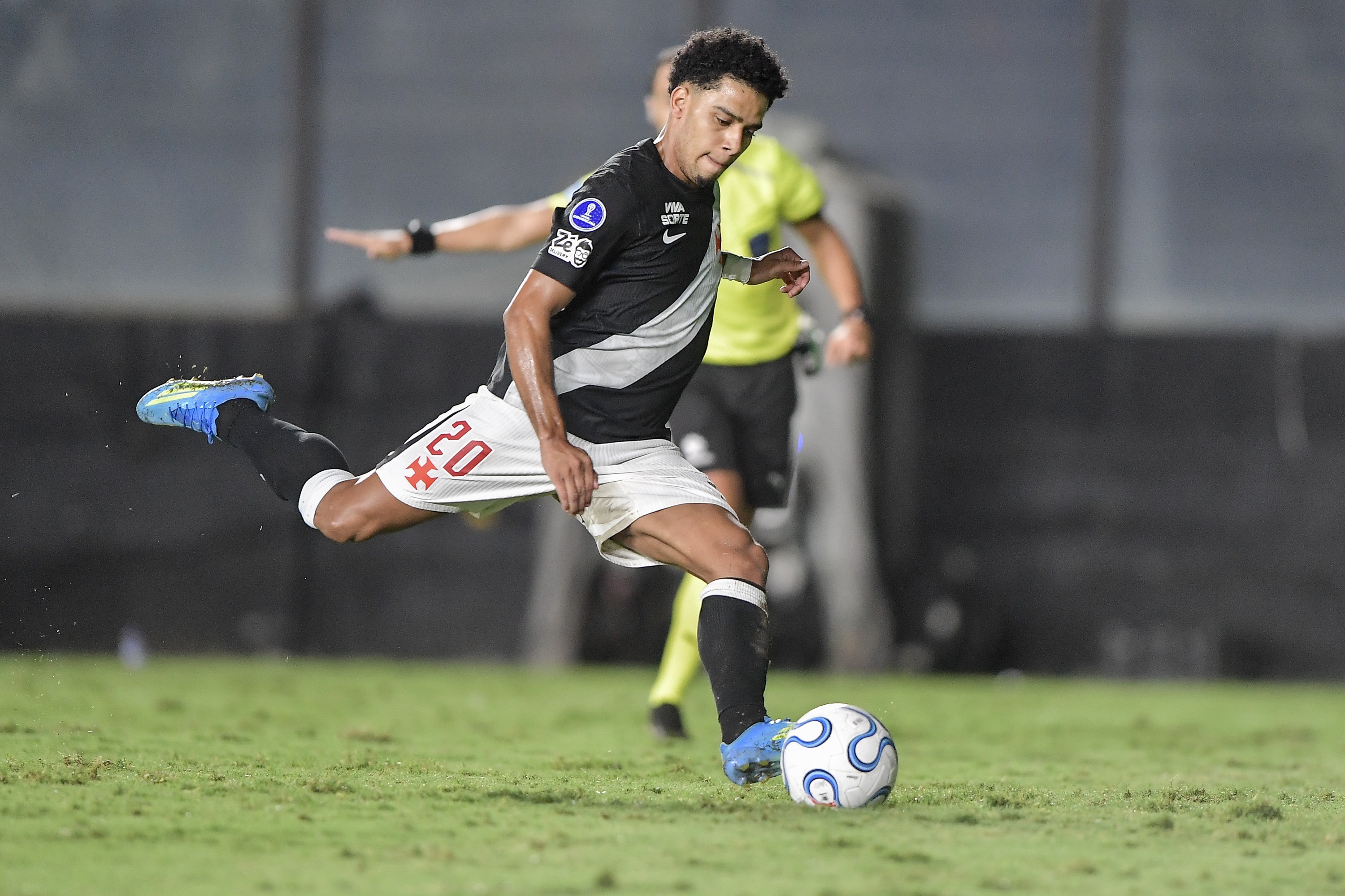 Vasco apoia Brenner e aposta em pausa durante a Copa para recuperar o atacante