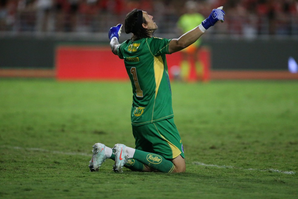 Cássio; CRB x Cruzeiro — Foto: Marlon Costa/AGIF