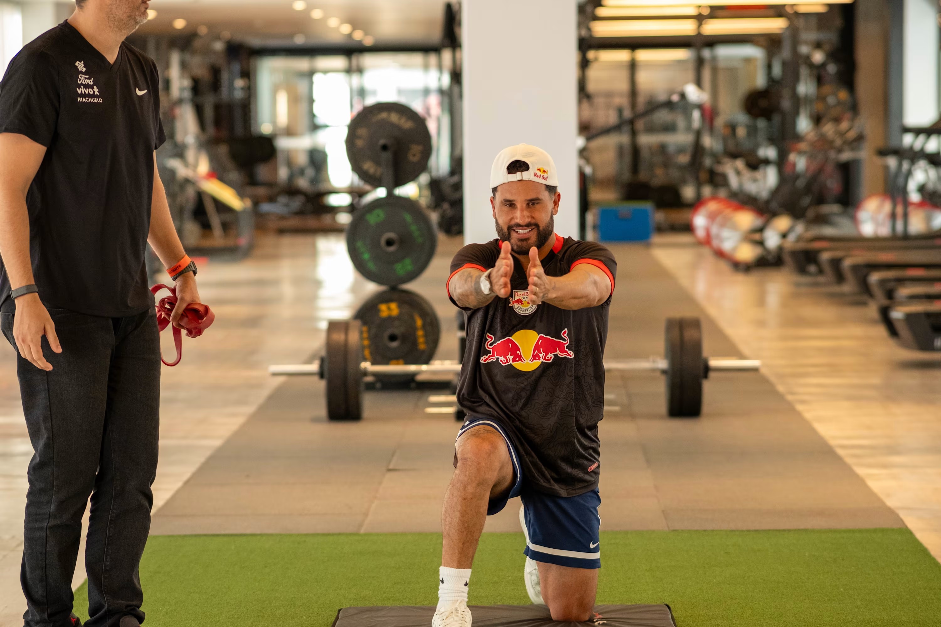 Surfista Italo Ferreira realiza avaliações de performance no CT do Bragantino