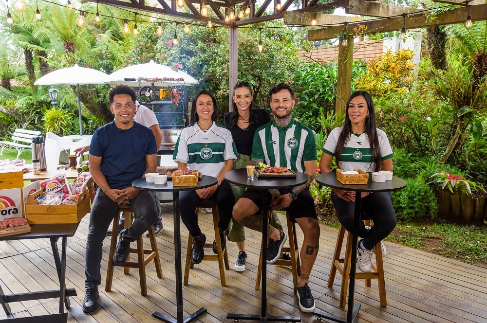 Torcedores do Coxa se divertem em quiz antes do jogo contra o São Paulo