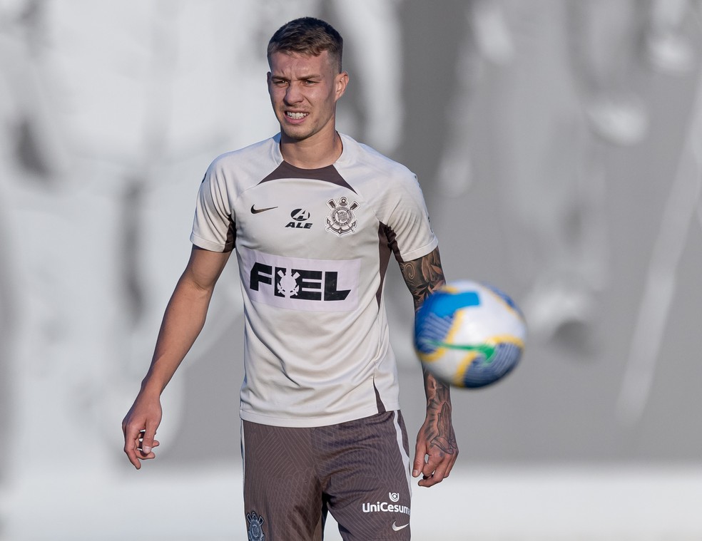 Charles, recém-contratado pelo Corinthians, em treino no CT Joaquim Grava — Foto: Rodrigo Coca / Ag.Corinthians