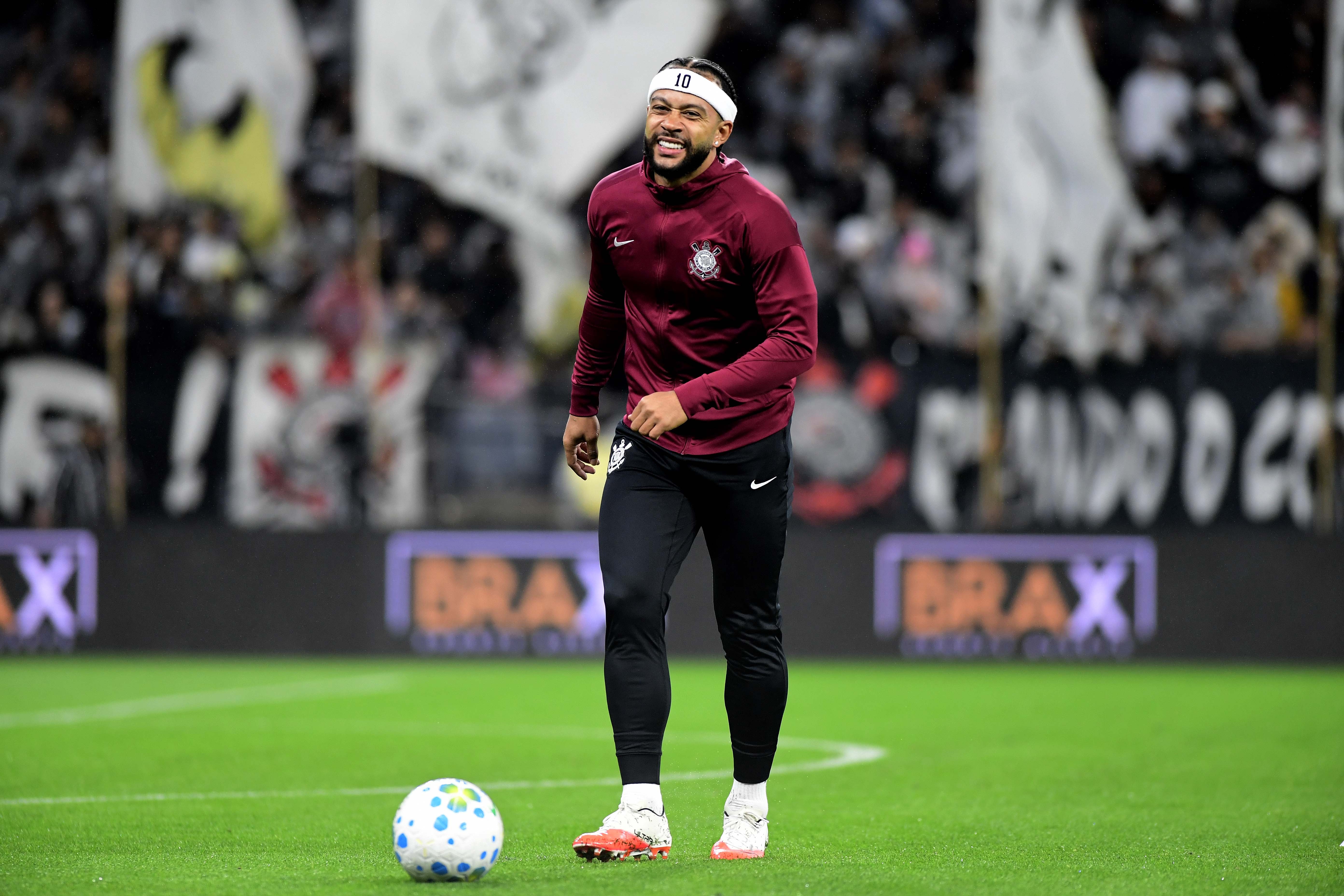 Memphis critica o Corinthians e cobra melhora coletiva: "Aprender a jogar como time grande"