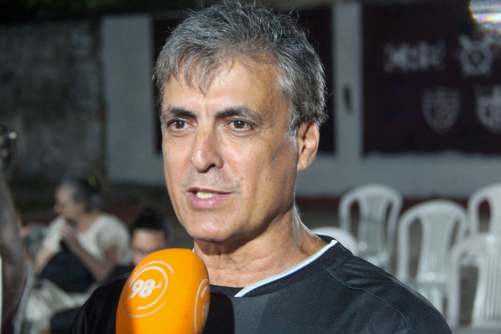 Mário Marroquim disse que a alternativa para segurar Anselmo foi ampliar seu contrato  — Foto: Denison Roma/ge