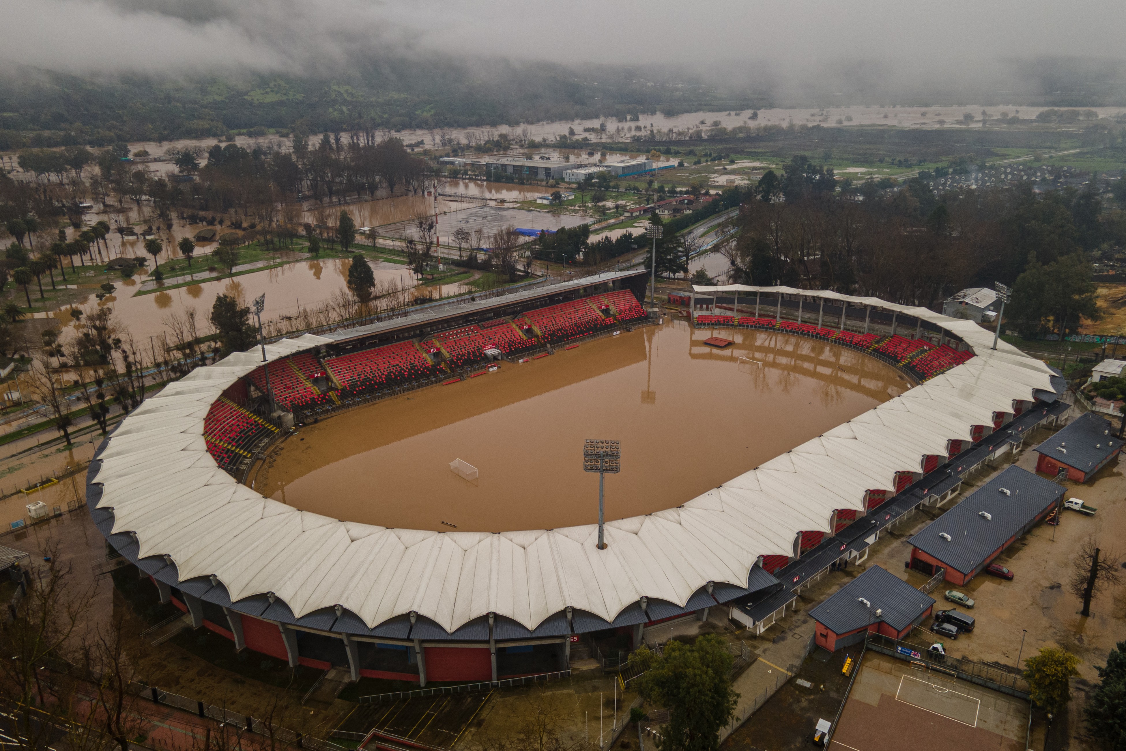 Além de Arena e Beira-Rio: veja outros estádios de futebol que já foram inundados