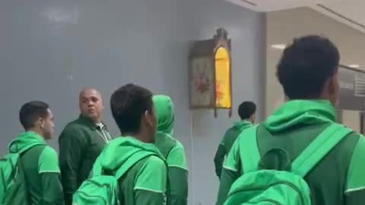 Estêvão deixa estádio mancando após derrota do Palmeiras