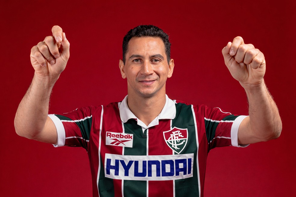 Ganso, usando uniforme do Fluminense de 1995, em montagem feita por inteligência artificial — Foto: Montagem, IA