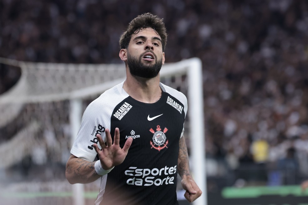 Yuri Alberto comemora gol em Corinthians x Santos — Foto: Marcello Zambrana/AGIF