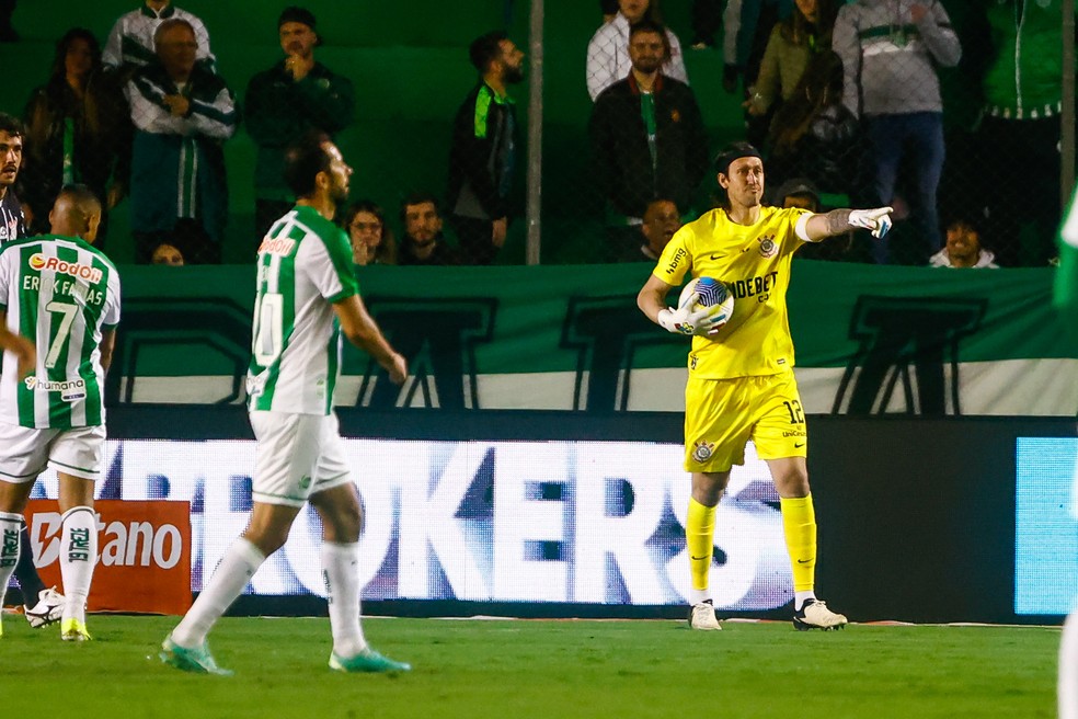Cássio falhou no segundo gol do Juventude nesta quarta-feira — Foto: Luiz Erbes/AGIF
