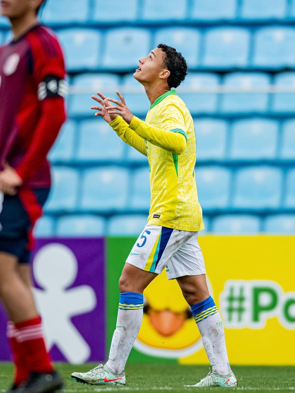 Vinicius comemora gol com a camisa da Seleção Brasileira — Foto: Leo Piva / Staff Images / CBF