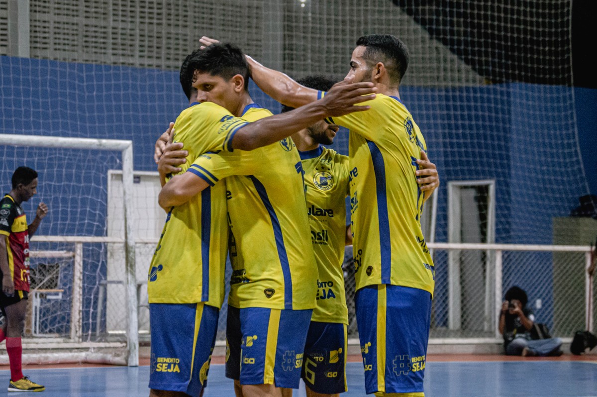 Metropolitano de futsal 2024 Bendito e Campo Largo goleiam Hebreus e